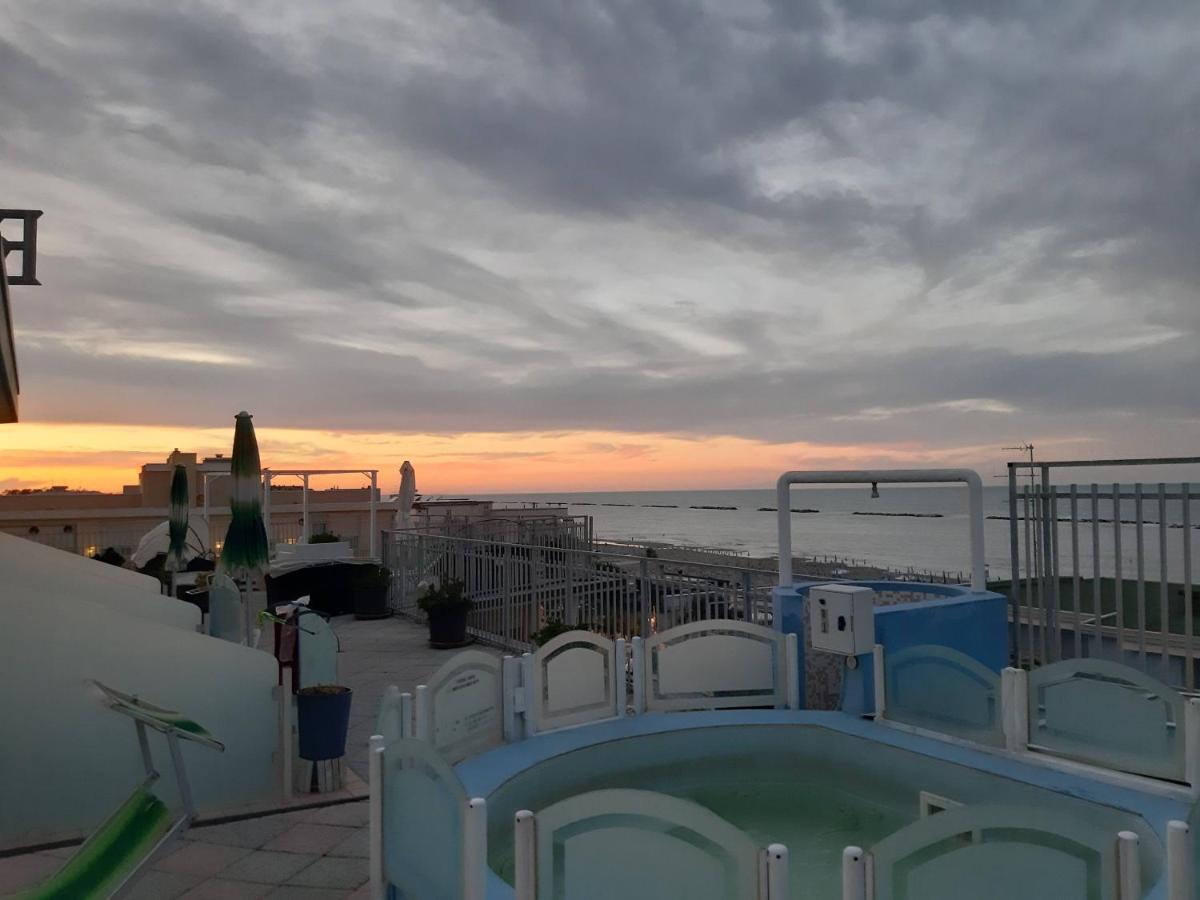 Hotel Embassy Cesenatico Exterior photo