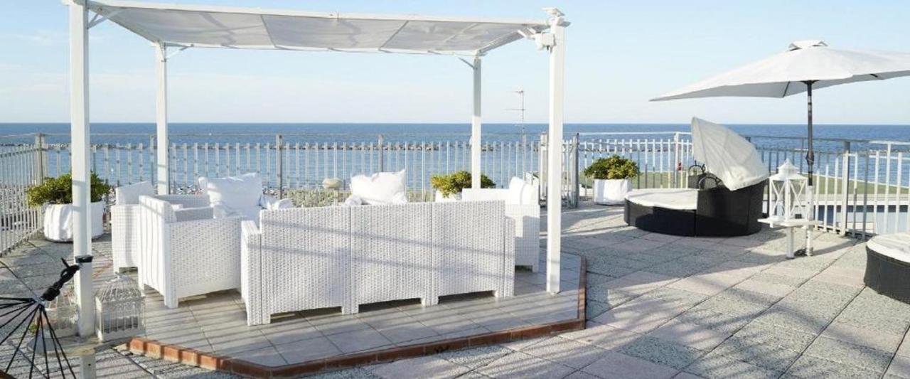 Hotel Embassy Cesenatico Exterior photo