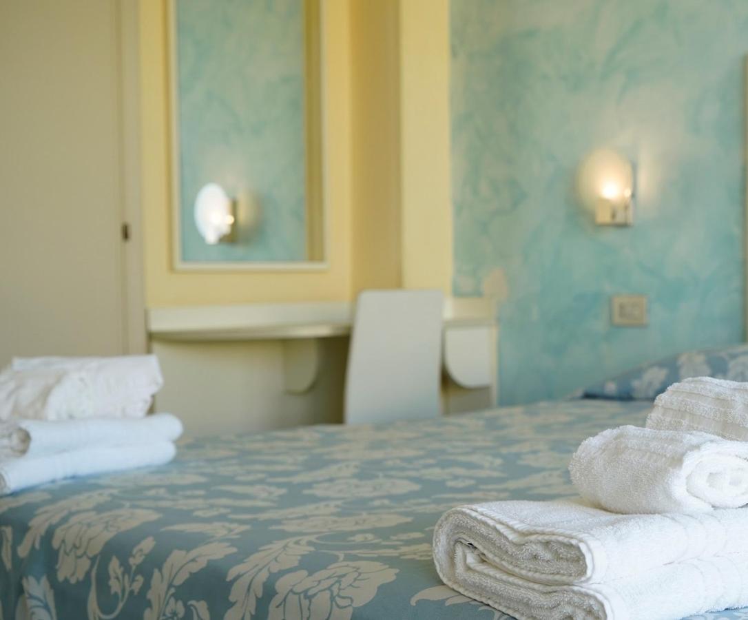 Hotel Embassy Cesenatico Exterior photo