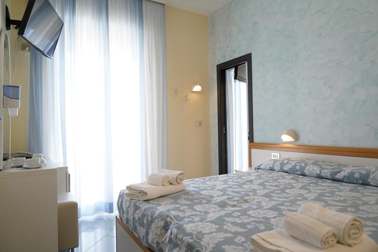 Hotel Embassy Cesenatico Exterior photo