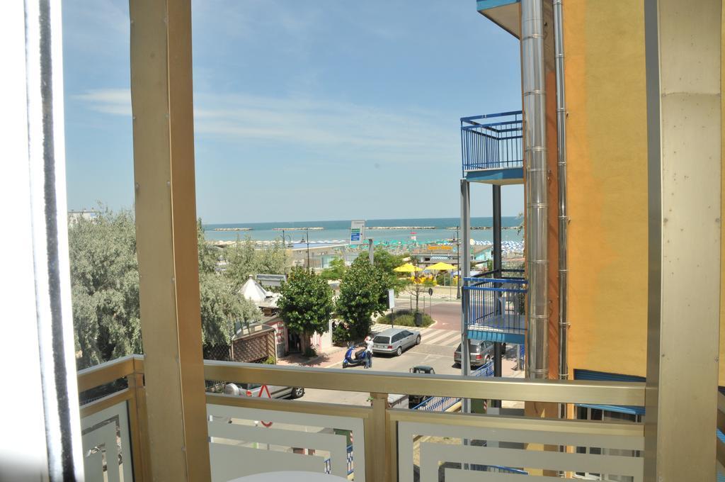 Hotel Embassy Cesenatico Exterior photo