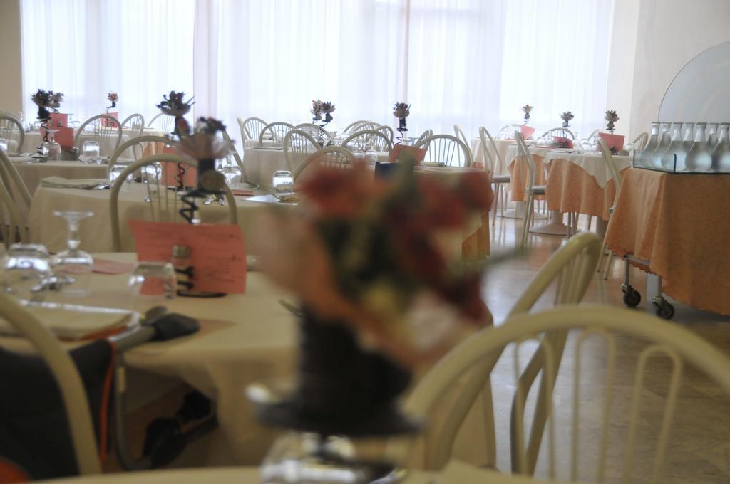 Hotel Embassy Cesenatico Exterior photo