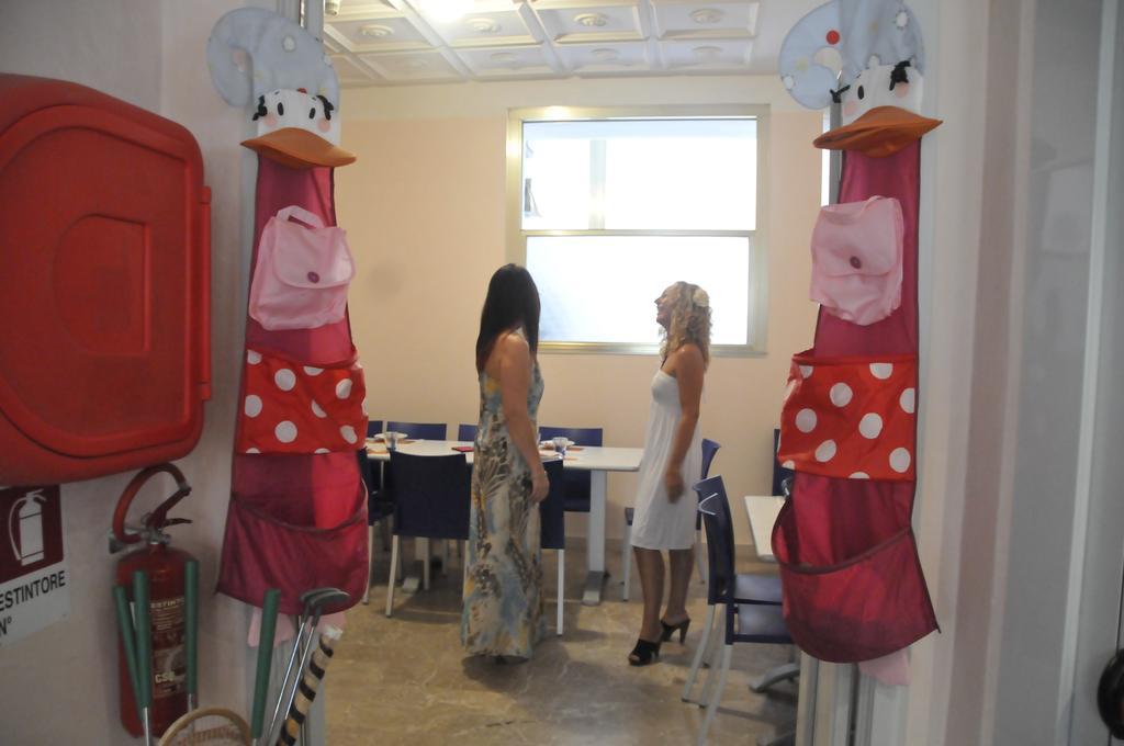 Hotel Embassy Cesenatico Exterior photo