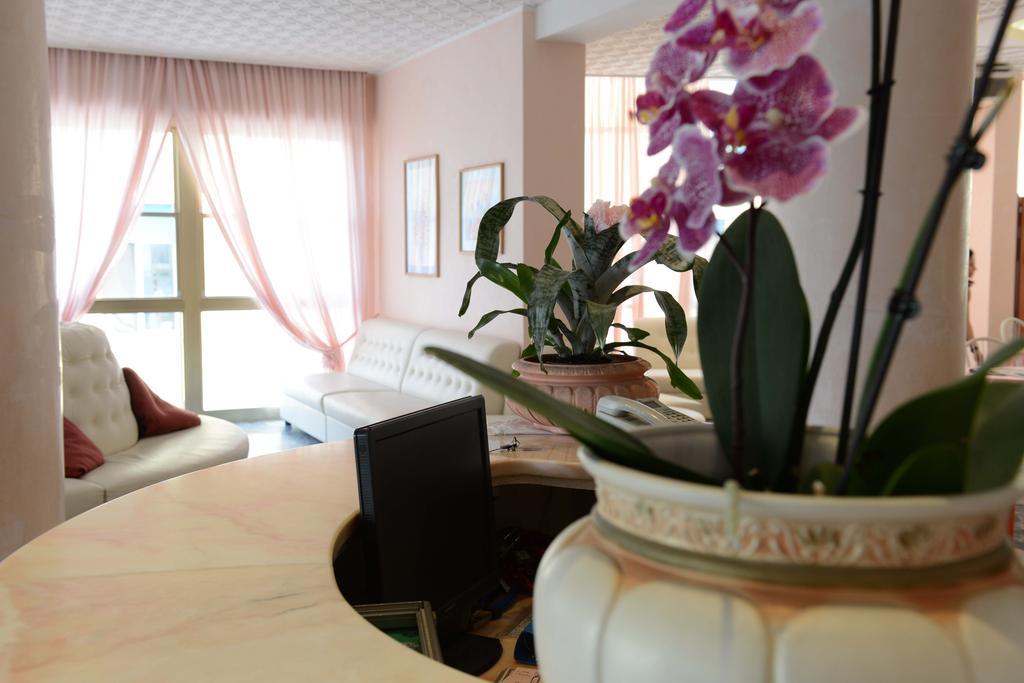 Hotel Embassy Cesenatico Exterior photo
