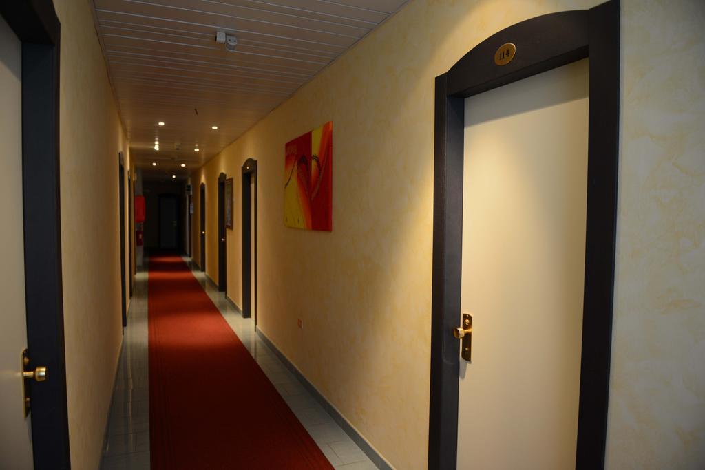 Hotel Embassy Cesenatico Exterior photo