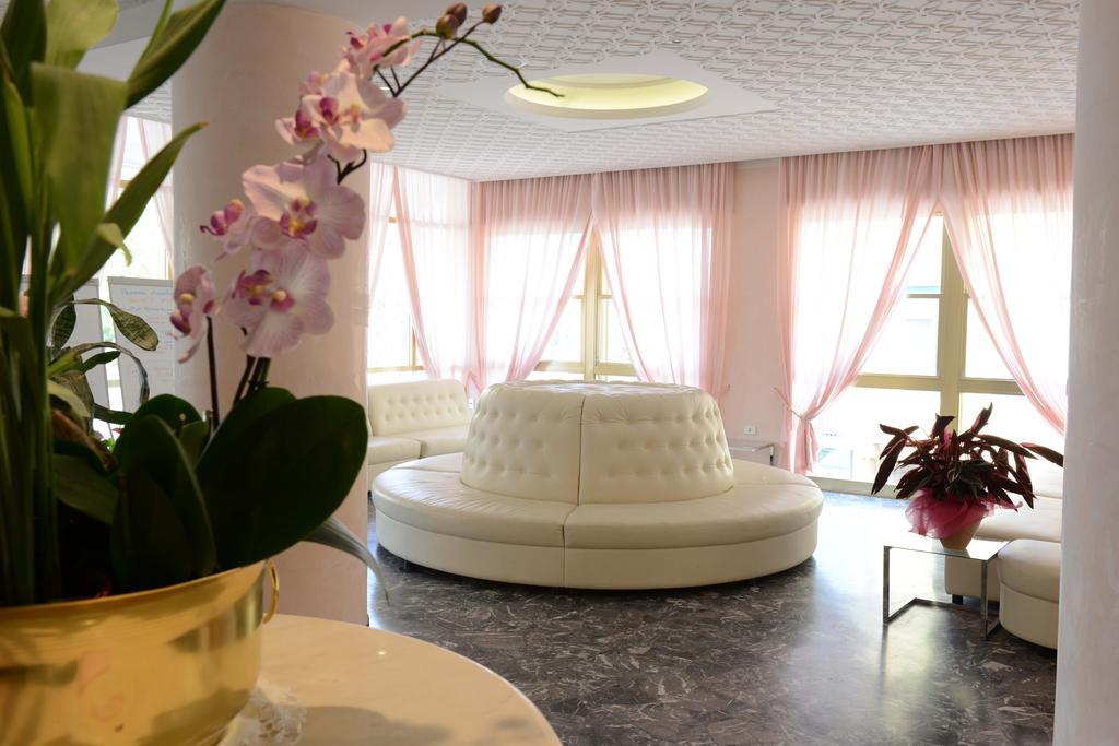 Hotel Embassy Cesenatico Exterior photo